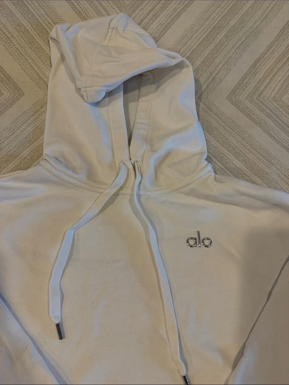 Alo Yoga Women’s Accolade Hooded Sweatshirt – White – Size XS